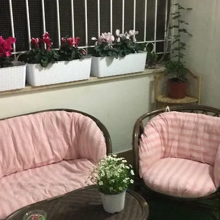 Flores Nyaraló Bari